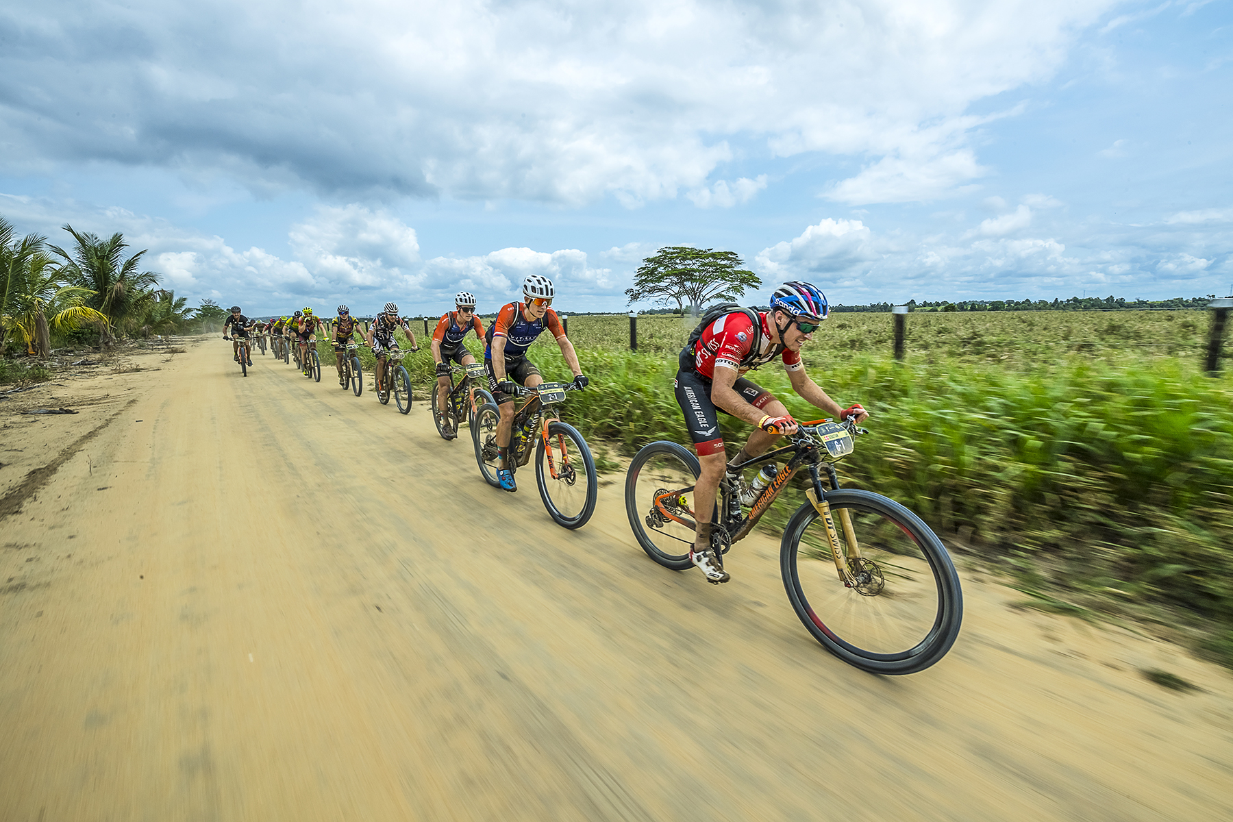 Disputa de ciclistas Top 5 do Mundial tem mais um capítulo na Santander Brasil Ride Bahia