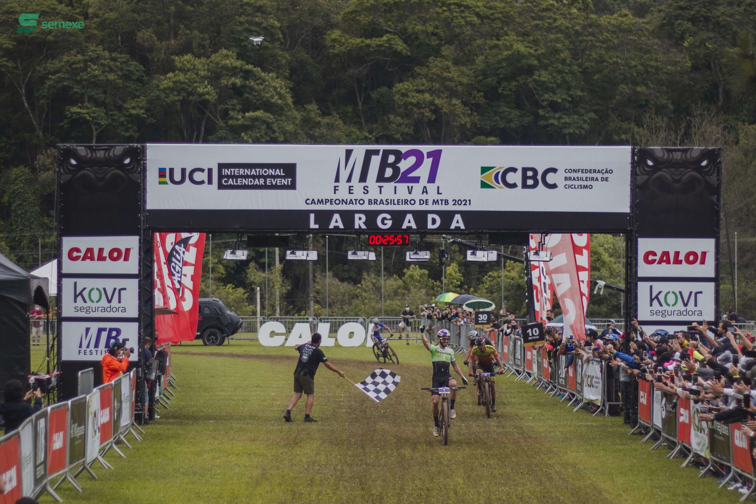 Henrique Avancini e Karen Olímpio vencem prova de Short Track do Campeonato Brasileiro de Mountain Bike