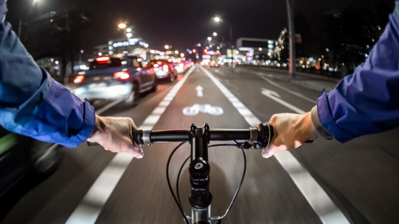 5 dicas para pedalar à noite com segurança