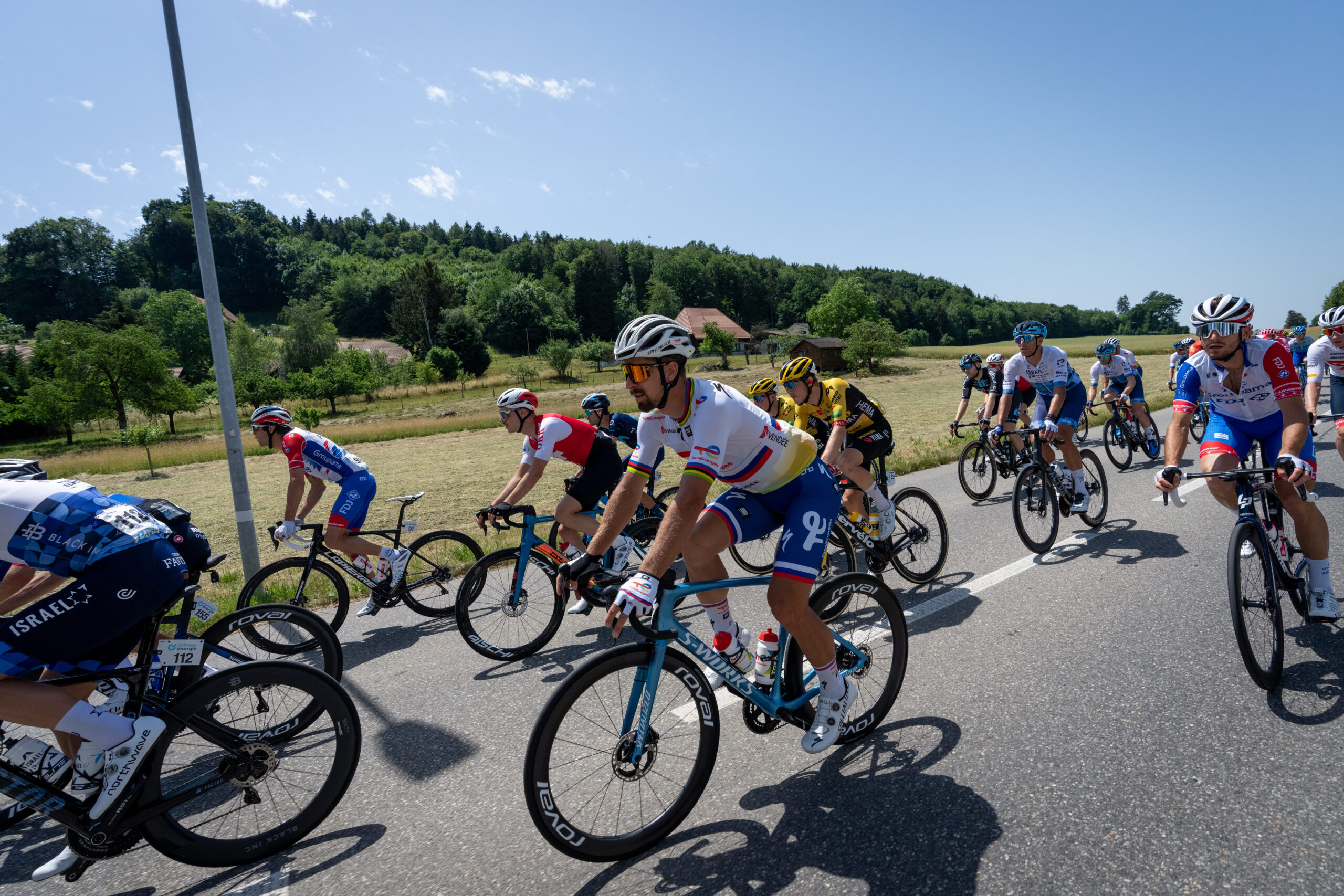 Tour de Suisse 2022 continua apesar do surto de COVID-19