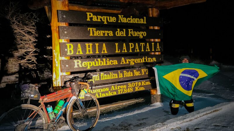 Brasileiro conquista recorde mundial na épica Travessia das Américas de bicicleta sem suporte