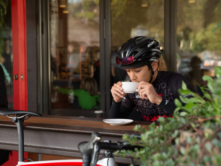 Cafeína no ciclismo: Realmente impulsiona o desempenho?