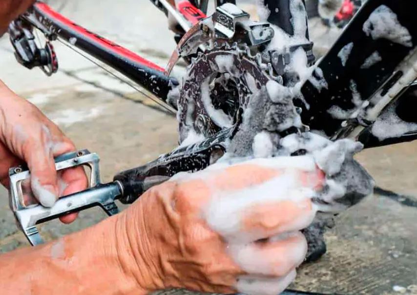 6 passos essenciais para uma limpeza eficiente da sua bicicleta