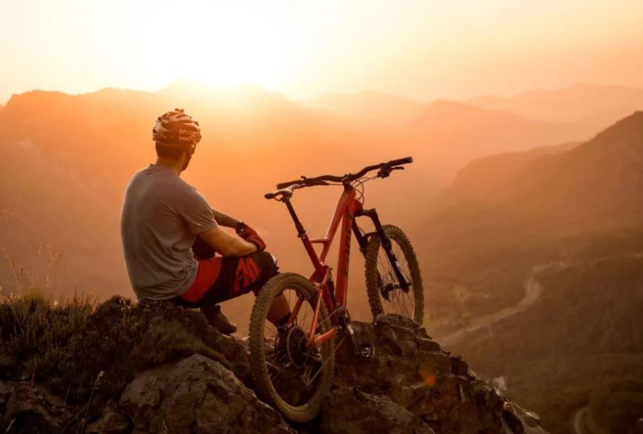 Pedalando para a saúde mental: Os benefícios terapêuticos do ciclismo